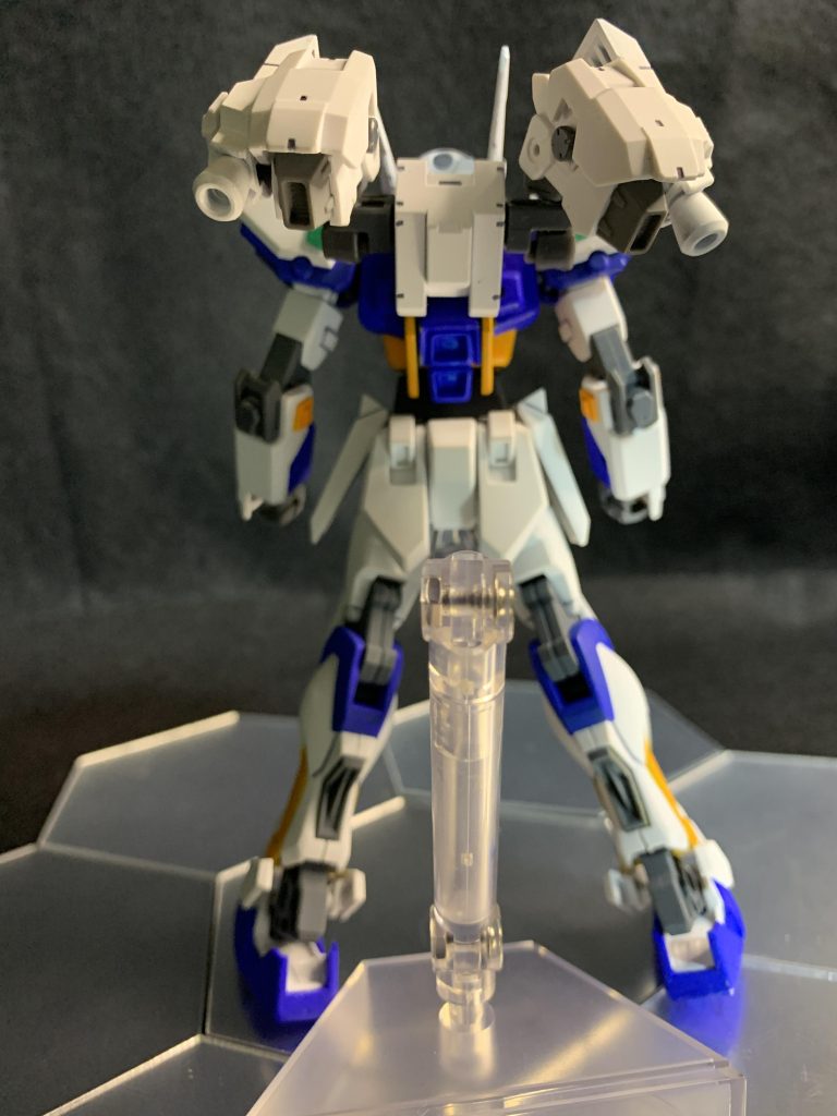 背中のブースターは30MMのアルトの腕を使用してます。完成後にガンダムキャリバーンを使って左右にパカッと開くブースターを再現したらよかったなーと後悔。