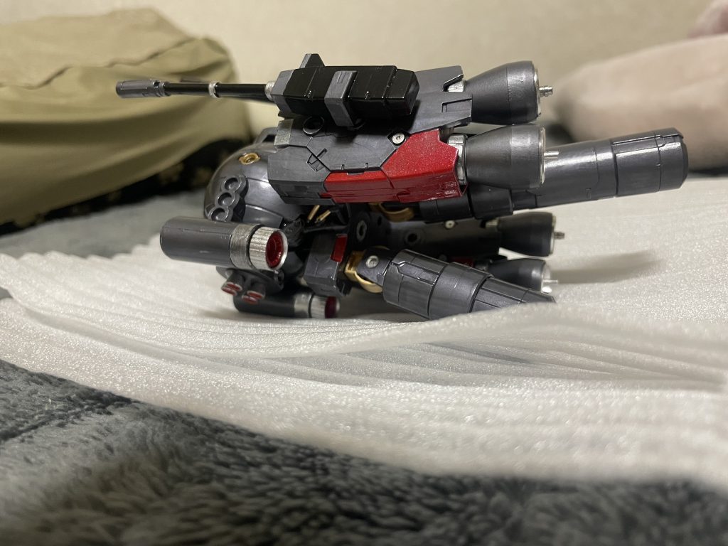 とにかくバーニアをたくさん付けたかった。