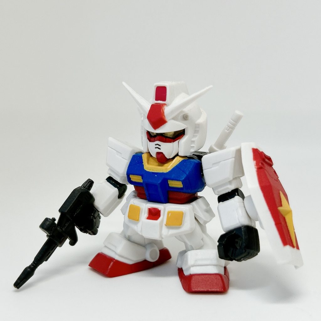 【最古参にしてグループの頭脳「ガシャポンSDガンダム」】SD分野では知らぬものはいない伝説のガンドル。ほぼ動かず、ステージでもほぼ不動だか、本人曰く腕だけでは動かしているとのことw衣装やステージ構成などを担当しており、グループをトータルプロデュースしている。