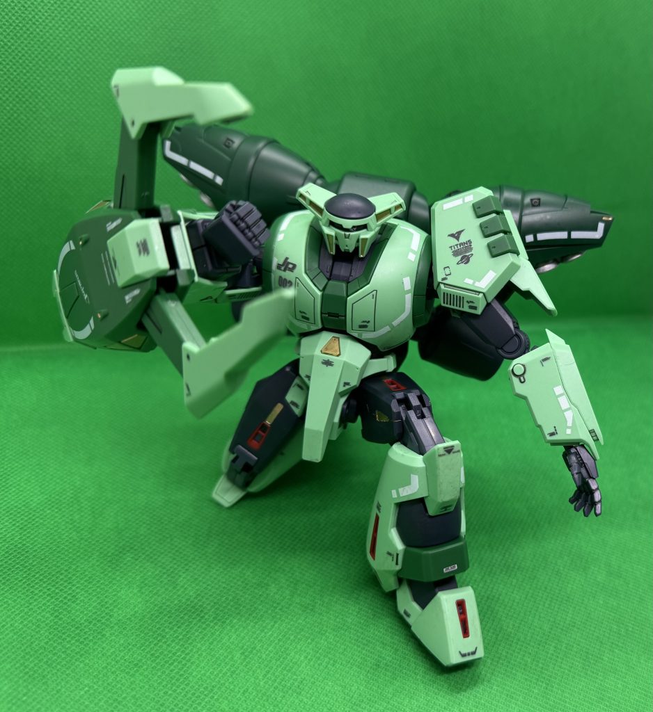 なんか「あれ？こんなカッコよかったっけ？」って気分になってる、森のクマさん。