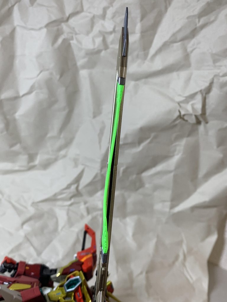 エフェクトがうまくハマらないのは自分だけでしょうか?塗膜のせいなのでしょうか?ちゃんとまっすぐハマりませんでした。