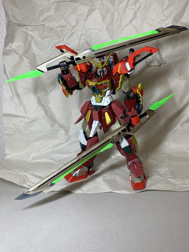 ゴールドに塗ってみたのですが、この色高級感あっていいです。剣先などもメタリックでピカピカにしました