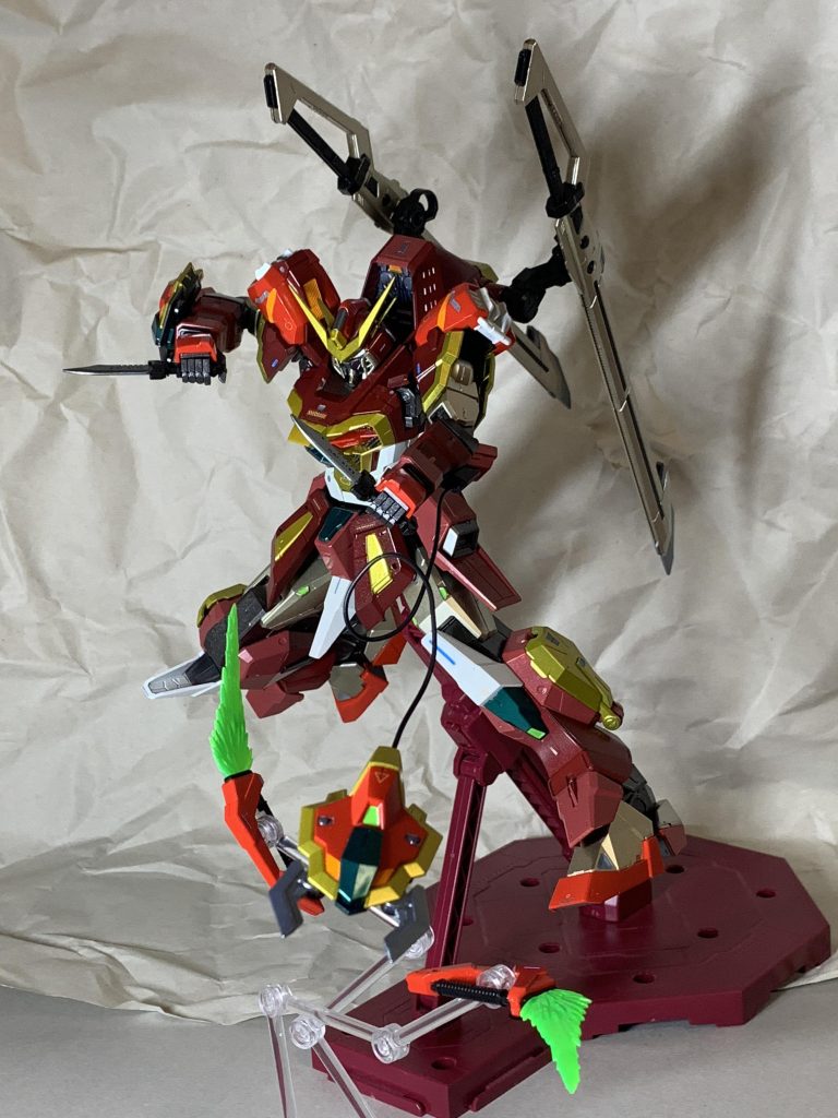 ディスプレイベースが付いてます。アーマーシュナイダー(?)もコンバットナイフみたいでかっこいいです。