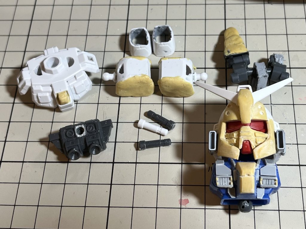 ビームサーベルの取手にネオジムをつけ収納出来るようにしてます顔はほとんどパテですねww胸はガッツリ切り落としました