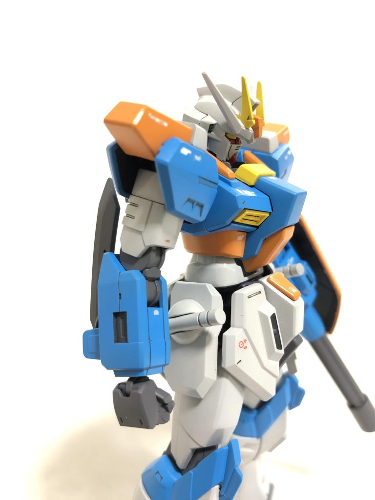 ストライクの顔って横顔もカッコいいですよね。余談ですが、このミキシングはストライクといえばナイフ、からきています。ガトリングもビームガトリングですし、意外とSEED世界の序盤でならそれなりに活躍できるんじゃないかと思います…