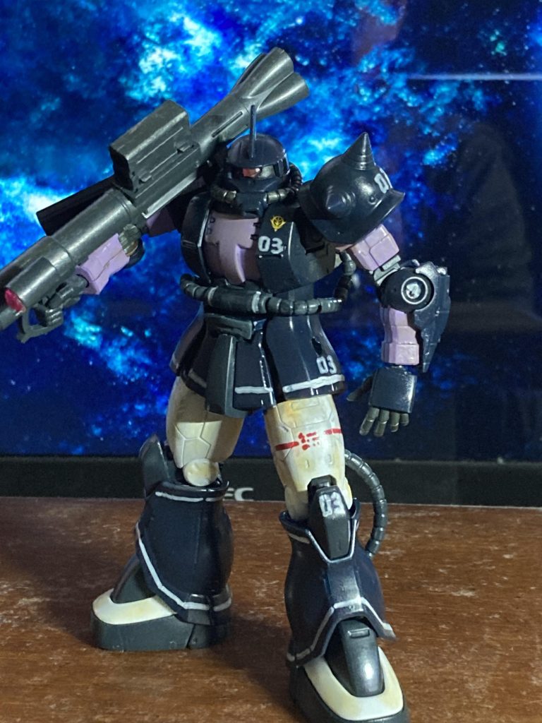 ジオンマークは水転写デカールです。あとは手書きマーキングです。