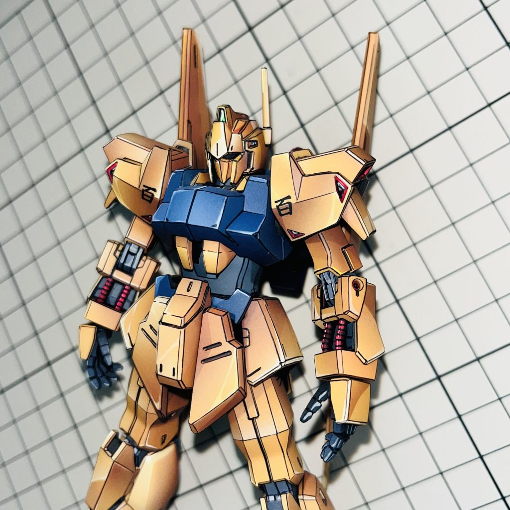 平手はいつもの自作パーツを使ってます。ナックルガードはマグネットで取り外し。百のエンブレムはハイキューパーツさんのクリアデカールTHでプリントしました。自作できるデカールとしては薄いのかもしれませんが、やはりそれなりに厚みがあるので、、、頑張って段差消しました😅下地がグラデ塗装なので、失敗できない恐怖と戦いながら😅