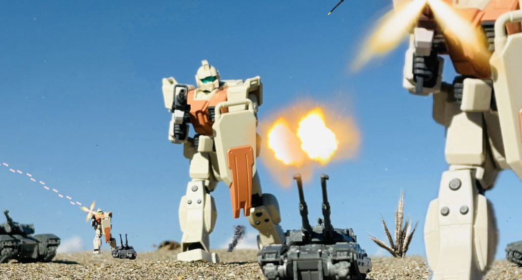 U.C.0079.11.10。同月7日に地球連邦軍が発動したオデッサ作戦は死闘の末、ジオン軍のオデッサ鉱山地帯放棄という結果に終わった。これによりジオン軍将兵は各地への撤退を余儀なくされるが、依然連邦軍の攻撃の手が緩む事はなく、作戦終了後はさながら殲滅戦の様相を呈していた。アジア方面への撤退ルートの一つ、ここタクラマカン砂漠に於ても増産されたRGM-79(G)※陸戦型ジムと61式戦車を主力とする陸戦部隊が撤退するジオン将兵達の背に激しい砲火を浴びせていた。