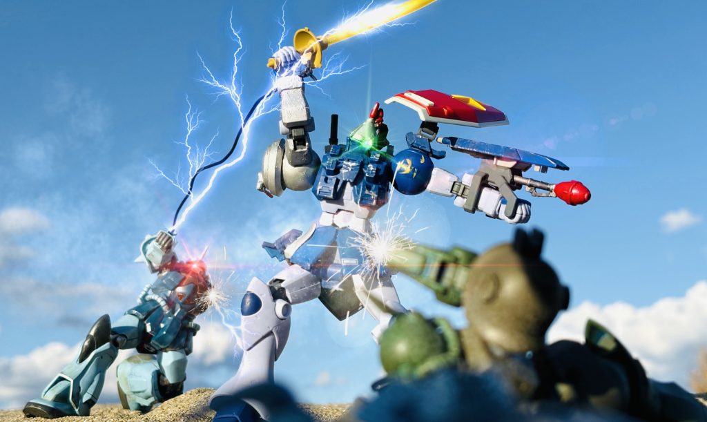 グフ・ジャールを助ける為、ヒート・ロッドで敵の利き腕を拘束するグフ・カスタム。激しく損傷するグフ両機、果たして彼らの刃はギャン・ウォールードへと届くのか!? おしまい