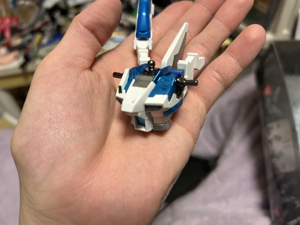 塗装時(一枚のみ)使用した塗料はガンダムマーカーのコスモメタブルー、ホワイト、ガンメタリック、シャインシルバー、エナメルマーカーのゴールドとブラックを使用しました