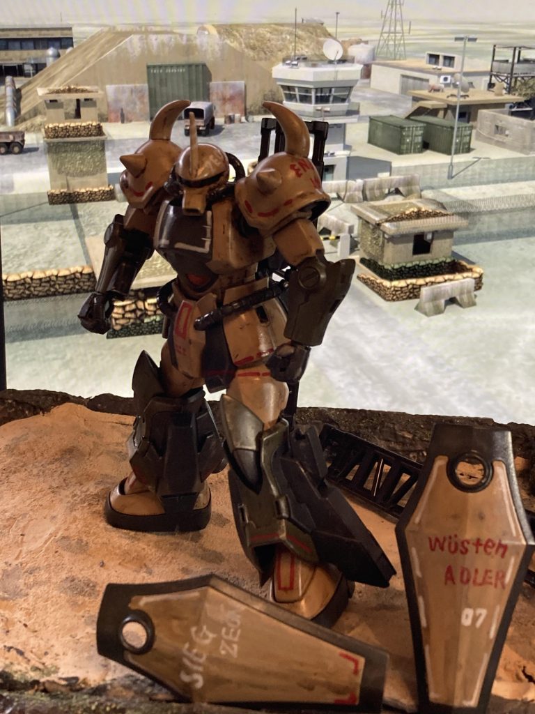 飛行して、敵地へ潜入。バックパックを外して、近接戦闘へ‥というコンセプトです。