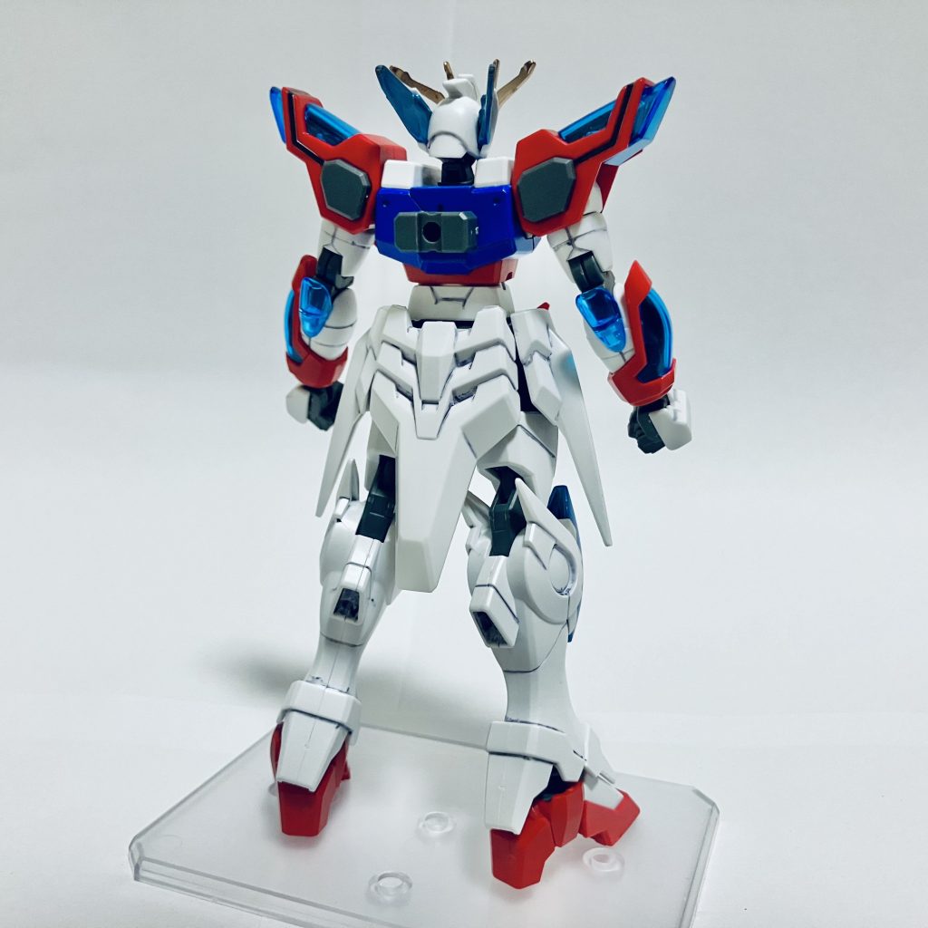 ガンダムライトニンググリフの素体の背面です。背中に追加装備の接続口があります。