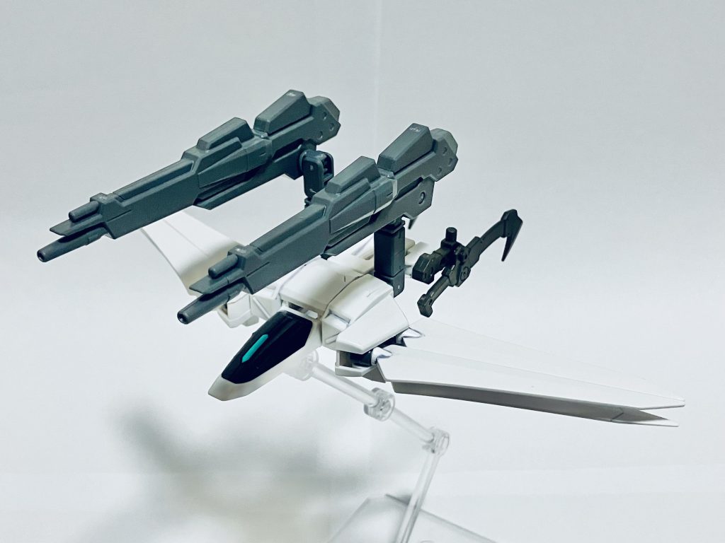 支援機のウラヌスです。大出力ビーム砲2門とヒートファルクス2丁備え、単独でも一通りの戦闘をこなします。