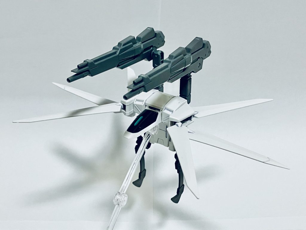 ウラヌスの可動域です。ヒートファルクスを下に向けることで、体当たり攻撃が可能になります。