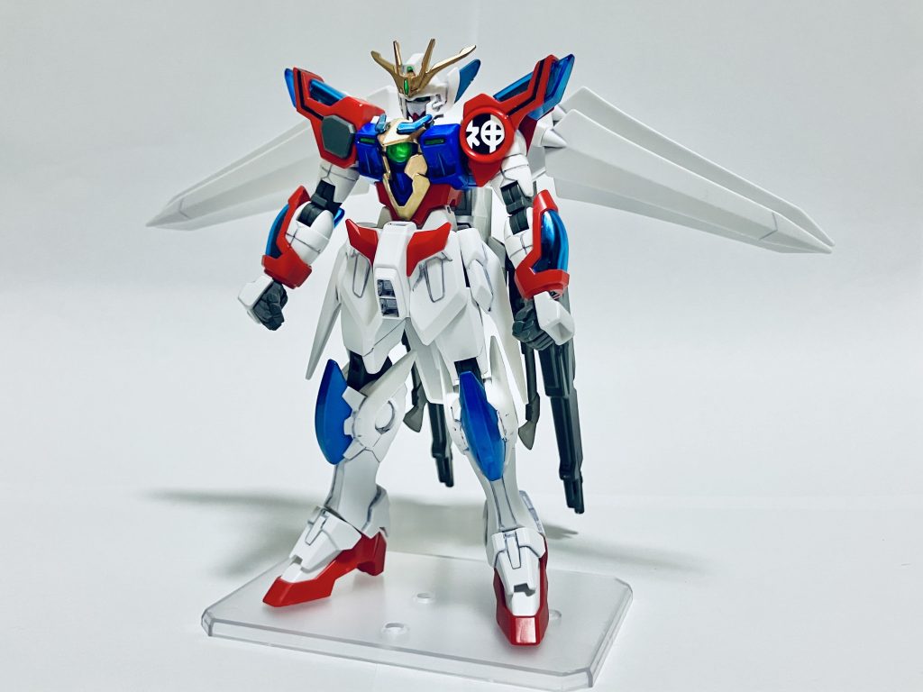 製作工程です。ウイングガンダムゼロ炎を元に両腕をカミキバーニングガンダムのものに変更しております。また、金色の部分はMr.カラースプレーのゴールドで塗装しました。ちなみに、メタリックブルーの部分はMr.カラースプレーのシルバーとクリアーブルーを塗り重ねて表現しております。