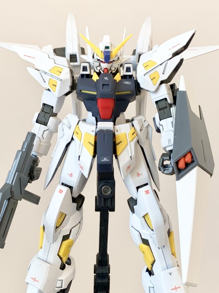 果たしてコレはガンダムと言えるのか、言えないのか。バンプレスト&ウインキー「これはガンダムではありません。」サンライズ&創通「これはガンダムだ。我々がそう判断した。ヒュッケ○インは抹消処分とする」