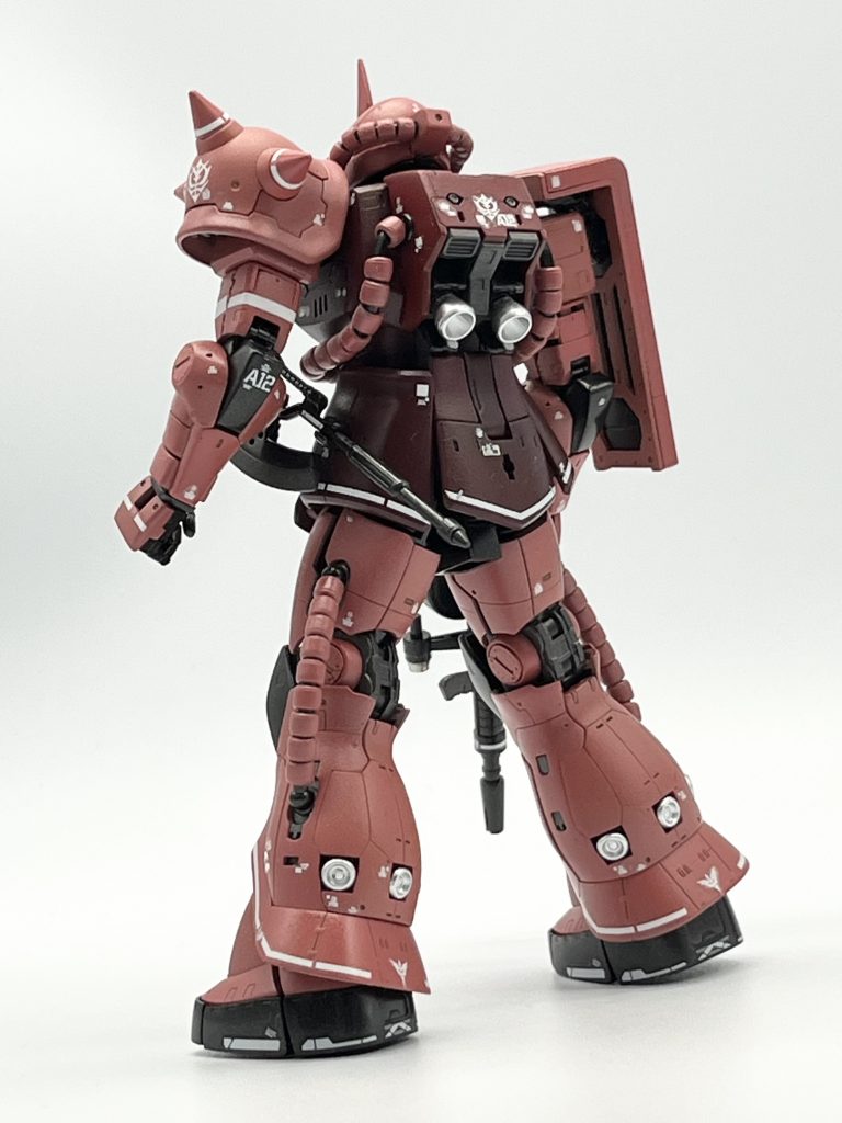 この頃はまだメタルパーツをほとんど使ってないですね。モノアイとスコープくらいかな。