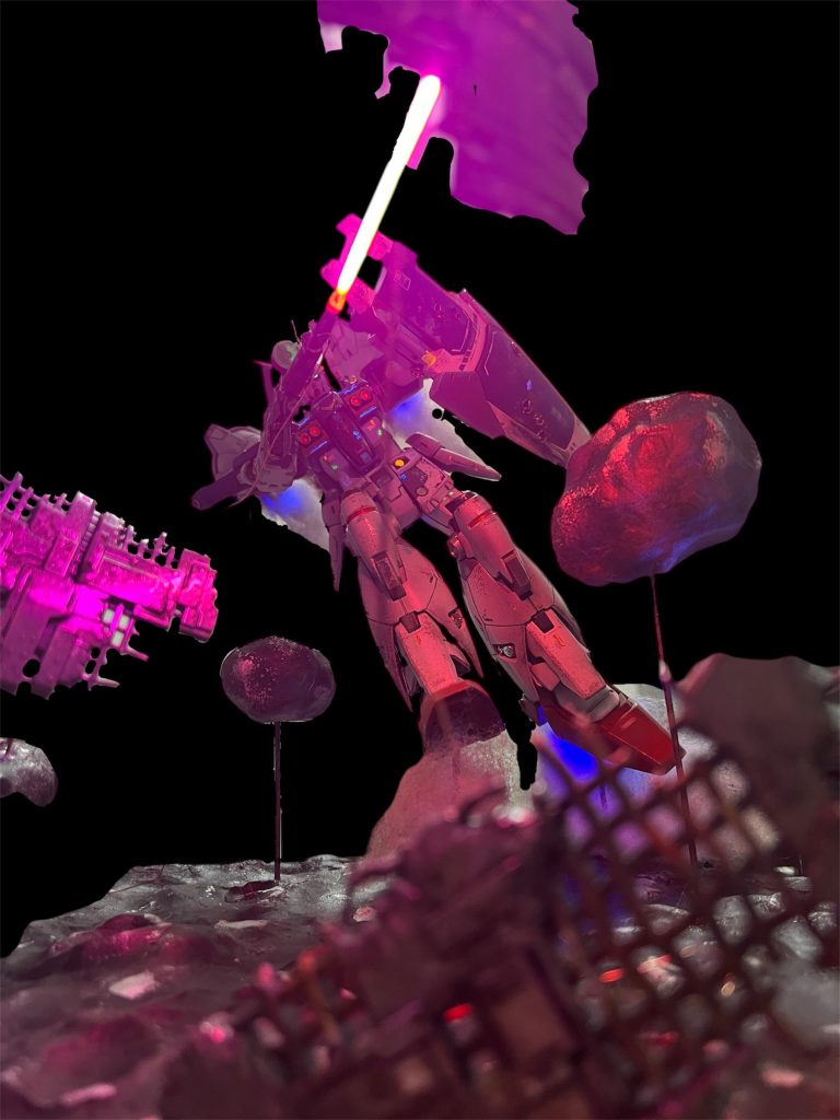 フィラメントLEDの光量が強すぎて、iPhoneカメラでは上手く撮れません。。。バーニアのチップLEDの光量が負けてしまっていますね🥲