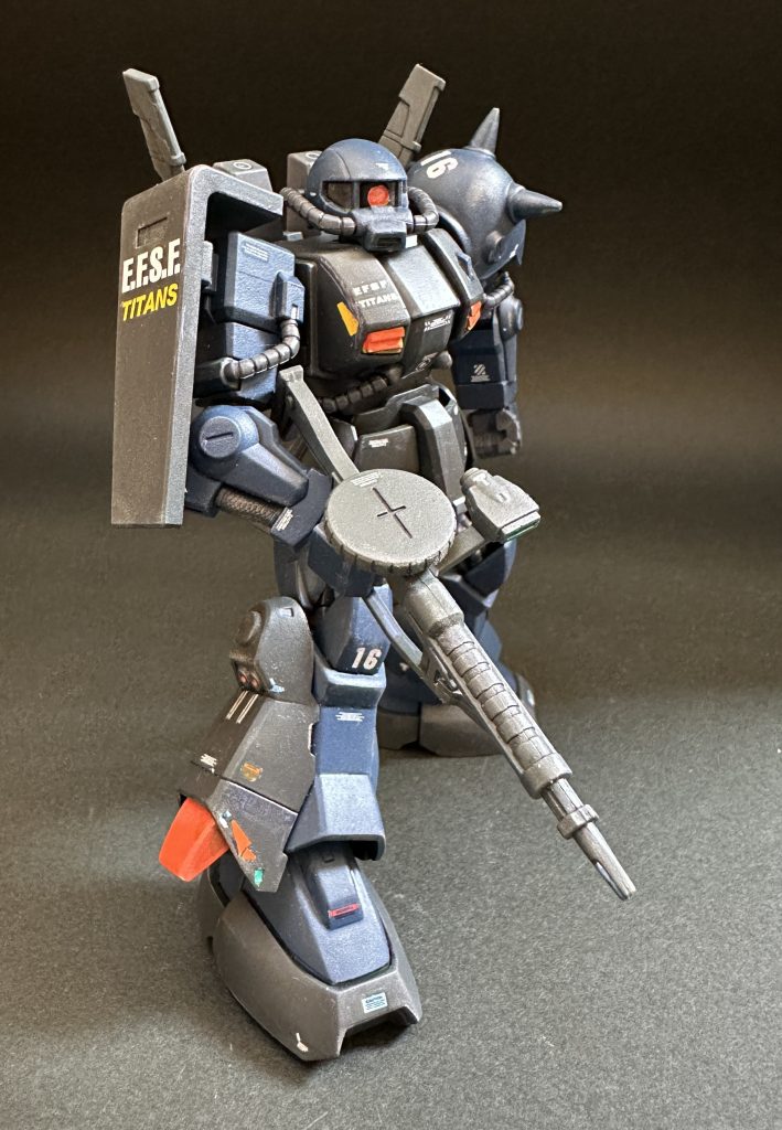 ダーク系のカラーを乗せてみると、ああやっぱり０６R（ザクⅡ）に似たラインなんだなぁと感じます。道理できらいだったけど好きだったわけだ。プラモデル完成品　2024 その98