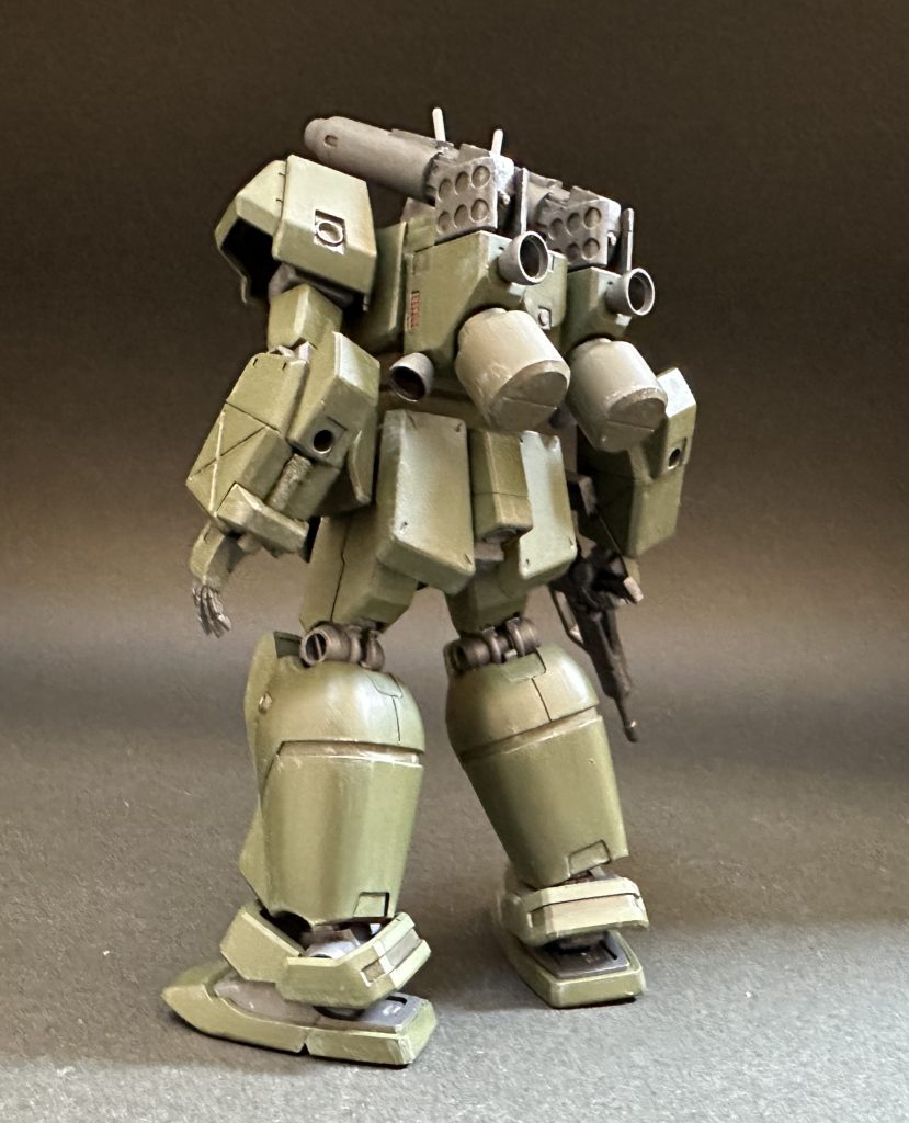 カーキグリーン、オリーブドラブ。似合いますね。