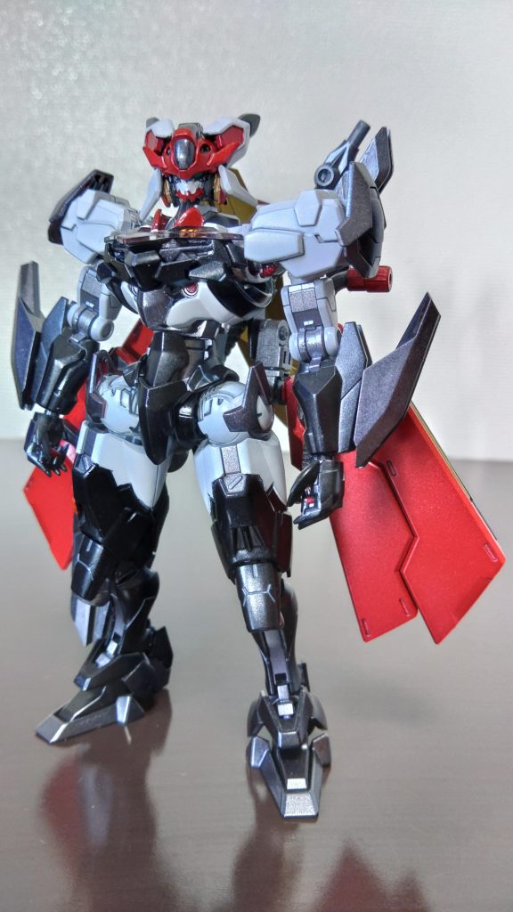 「黒い魔星の魔女　ガンダムルブリスノワール」ガンダムルブリスノワールは特撮とかアニメ番組に登場するような女幹部をモチーフに作られたガンプラである！盗賊団「黒い三連星の魔女」のリーダーで二人の部下と共に盗人活動をしているぞ！