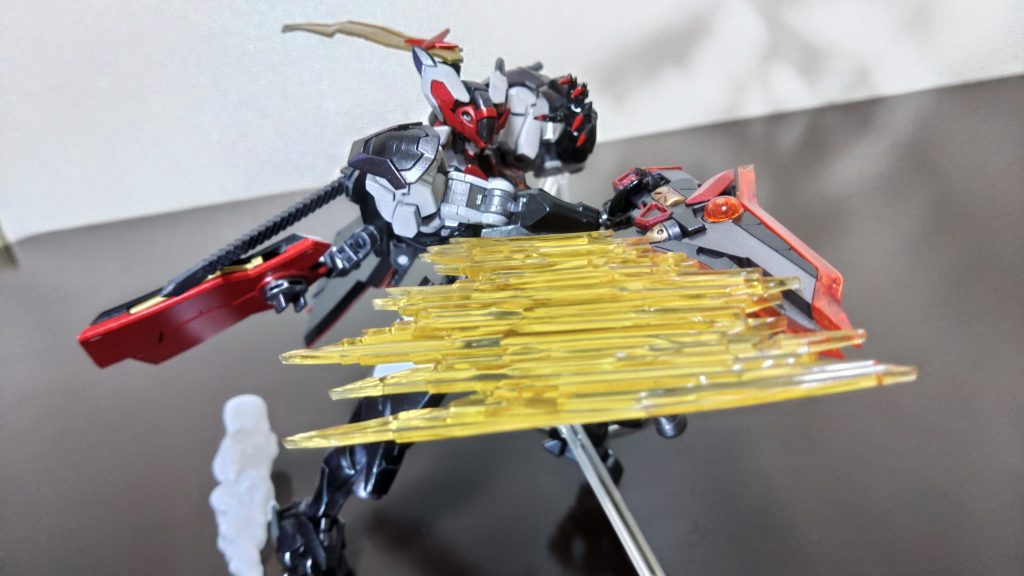 バンデットガンブレードの切れ味は凄いが実際には潜入先の施設の鉄格子を切断する用途に使われることが多い。