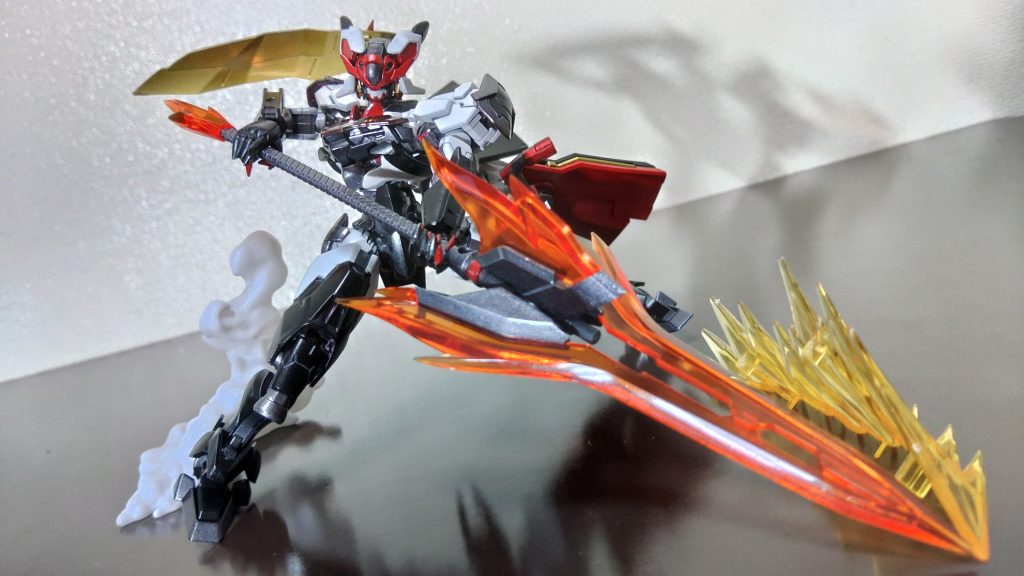 「バンデットランス」バンデットアックスとバンデットクローを合体させたリーチの長い近接格闘用武器。戦闘は部下任せなので滅多に使用しない。