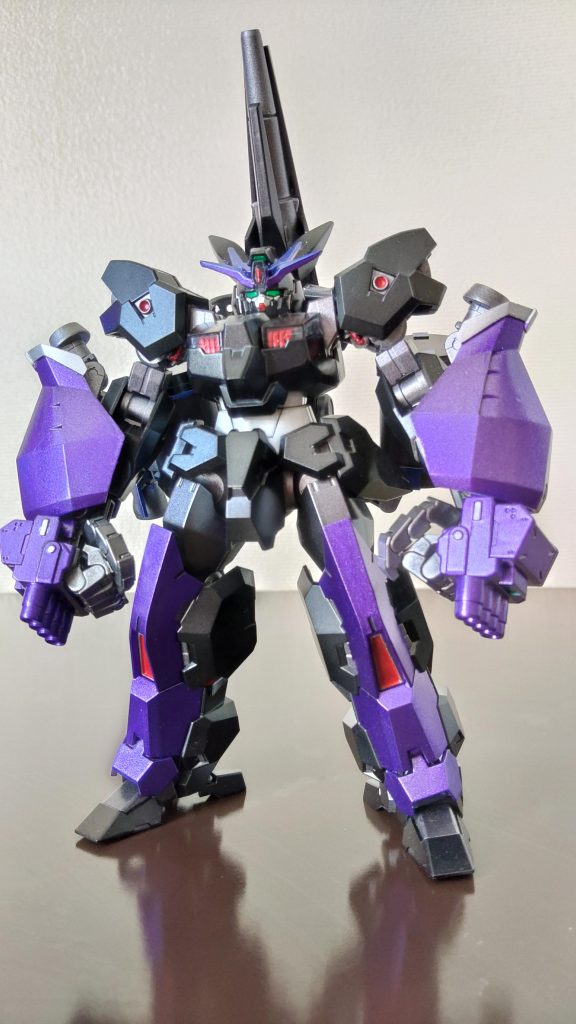 「黒い巨星の魔女 ガンダムルブリスブラック」ガンダムルブリスブラックは盗賊団「黒い三連星の魔女」のメンバーの一人で、主に外壁、コンテナの破壊と敵機体の迎撃を担当しているぞ!戦闘では全く攻撃が当たらないので壁役も務めている。