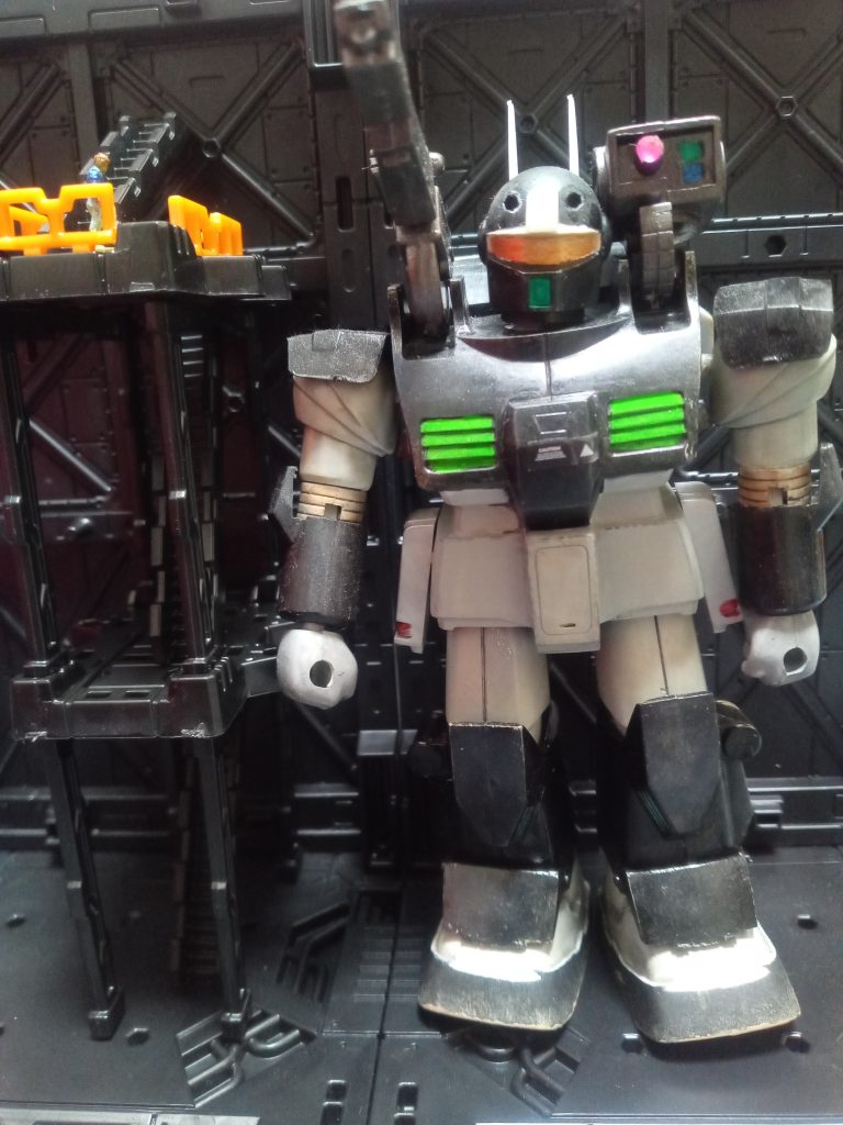 どうしても旧キットのため関節の保持力が弱く、股関節がプラプラになってしまったため立たせるだけで精一杯です^^;ですがこの安定感のあるフォルムは結構お気に入りです。個人的にはドムみたいなどっしり系のMSが好きです。旧キットは本当に作るのが難しいですがやっぱり作ってて楽しいです。来年も旧キットを中心にマイペースに楽しめれば幸いです。 年の瀬に面白そうなイベントがあったので参加させて頂きました。この場を借りてお世話になったフォロワーさん、温かいコメントを下った方々、いいねを下さった方々に感謝致します。ありがとうございました。皆様良いお年をお過ごしください😊