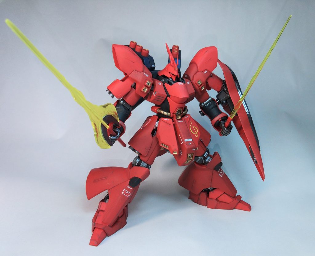 片方がアックスですがサーベル両手持ちもできます。シールドは腕との接続パーツに繋ぐパーツ部分で切り離し後、ネオジム磁石を入れることで若干スライドできるようになっています。