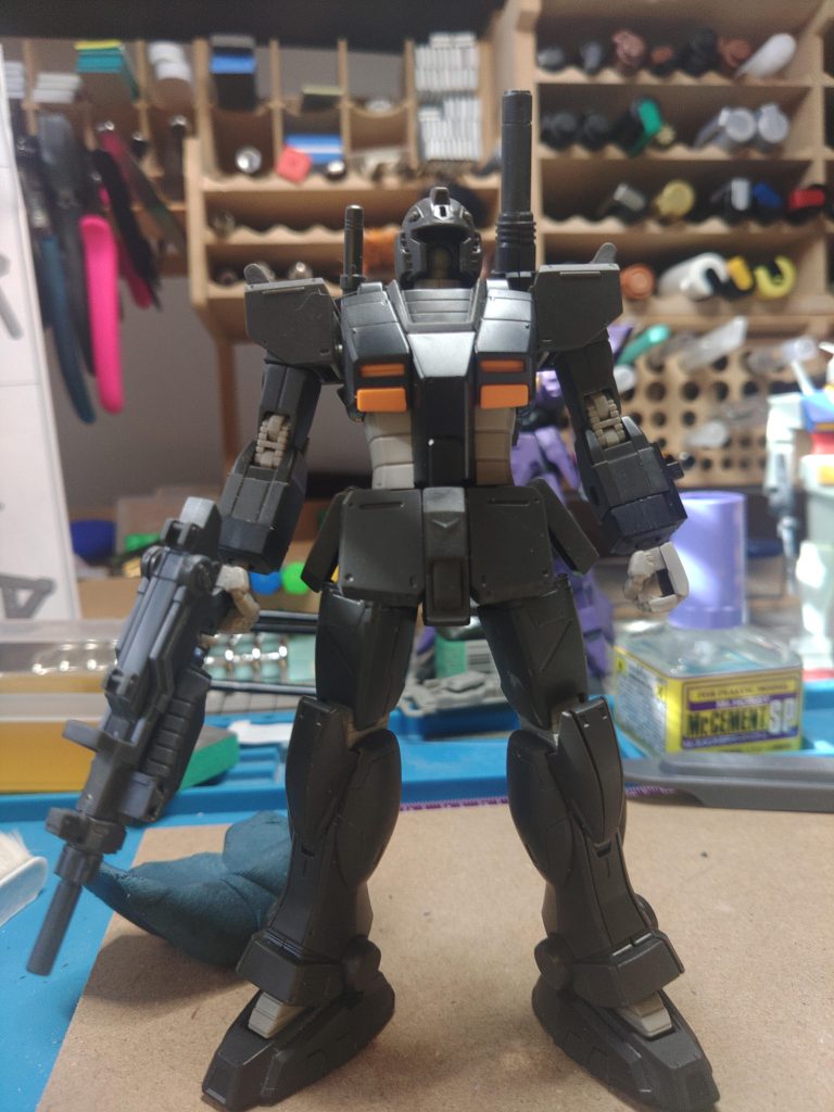 HGのガンダムFSDと間違えて二機目の局地型を買ってしまったので(家にある複数キットは100%誤購入です…)せっかくだし、作ってみようと始めましたが…