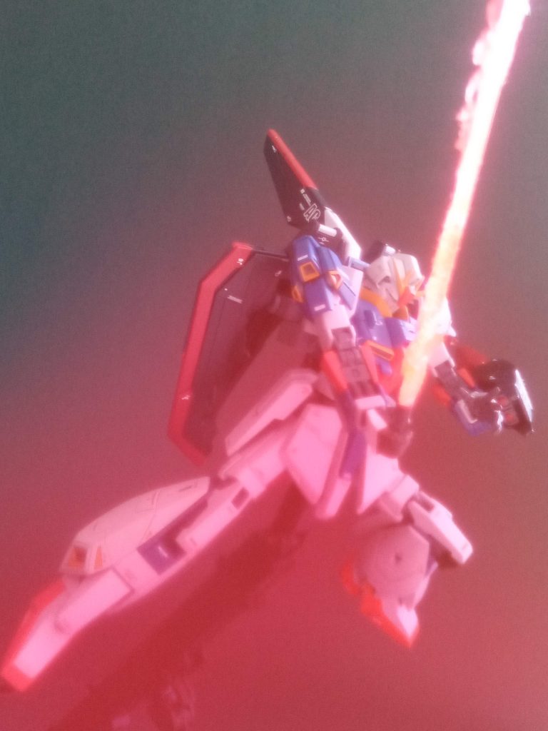 ”Zが魂の力を表現するマシンならーーーーっいっけぇぇぇぇぇぇぇーーーーー”ビームサーベル(ハイパー)ビームサーベルをお湯まるレジンで制作したときのバリを見て閃いちゃいましたよねーバイオセンサー発動は、アクリル板にサインペンを赤く塗ったものをレンズの前にかぶせ撮影。画像加工すればできるんでしょうけど、アナログでやってやりました(>_<)