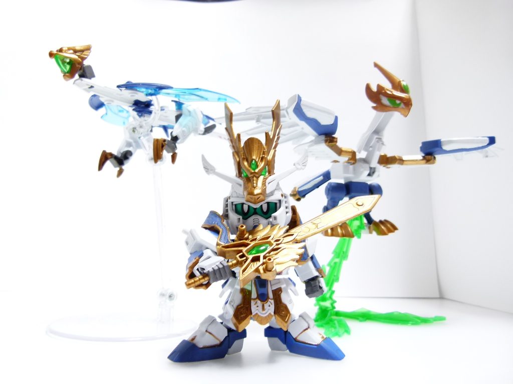 爆鳳扇(右・モチーフ:ヴレイブブースター)、パーツを追加して合体したアメイジング創焔鳳(左・モチーフ:アメイジングレヴ)。爆鳳扇はそのままでもヴレイブブースターと言い切れるのでヴレイブに合わせた塗装変更のみ。孔明本体との連係攻撃はもとより、出力の低いSD系のバトルにとっては大きなアドバンテージとなります。当時写真。文言も当時のもの。