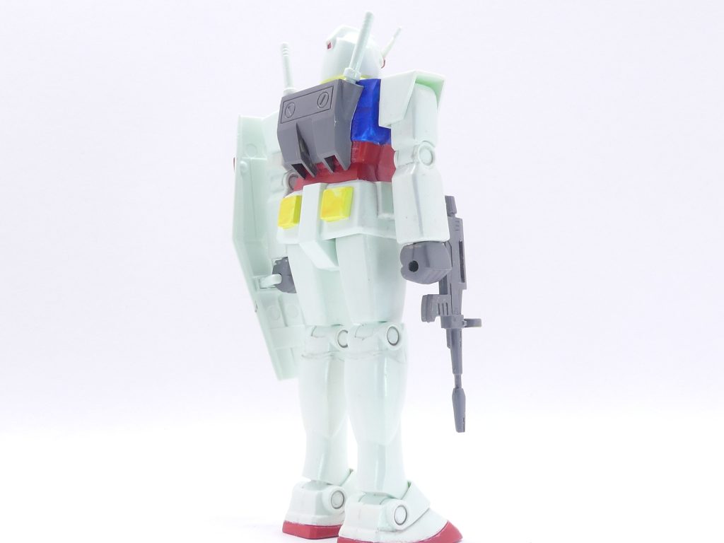 後ろから。白はリンプラステラパールホワイトで比較的成形色を残しています。