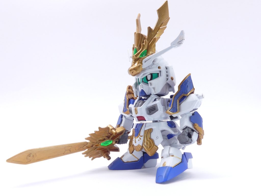 創竜鳳 Hi-νガンダムヴレイブ:SDガンダム限定大会に参加することになったメイジン・カワグチが、自分の愛機の1機によく似たギミックを持つ「SDガンダム三国伝」の武将・天翔竜 孔明νガンダムを改造したガンプラ。自らの愛機に合わせたカラーリングと愛機をモチーフにした追加武装を取り入れており、文字通り森羅万象を操るバトルを行う。メイジン的には「アニメで行方不明になった曹操の変わりとなるべく孔明がさらにパワーアップした姿」らしい。レイド連戦を控える筆者です。オベロンが廃棄孔から救い出してくれた文言で紅白参加です。というか今まで何で気付かなかったんだ(ただしできない作品もあります、写真関係はサルベージが厳しいです)。ちなみに当時のブログはこちら。ちなみに筆者紅組なんだけど燃え上がれガンプラ!だから多分セーフじゃない?2017年初頭。筆者はポケモンガンプラ化計画やらポケプラのスクラッチですっかり悦に入る中、旧GUNSTAでの自分の道を模索していました。この少し後、曹操バルバトスが予想を遙かに下回る点数(ちなみに今とはユーザー数がまるで違う)だったのが何というか自信を喪失させてしまい、約1年くらいログインしない状態が続きました…その直前辺りの作品です。素体はこの直前(2016年末)に再販のあった天翔竜孔明。頭部は秋葉原工作室ジャンクの號斗丸。シール(目)はキットのものを使用。