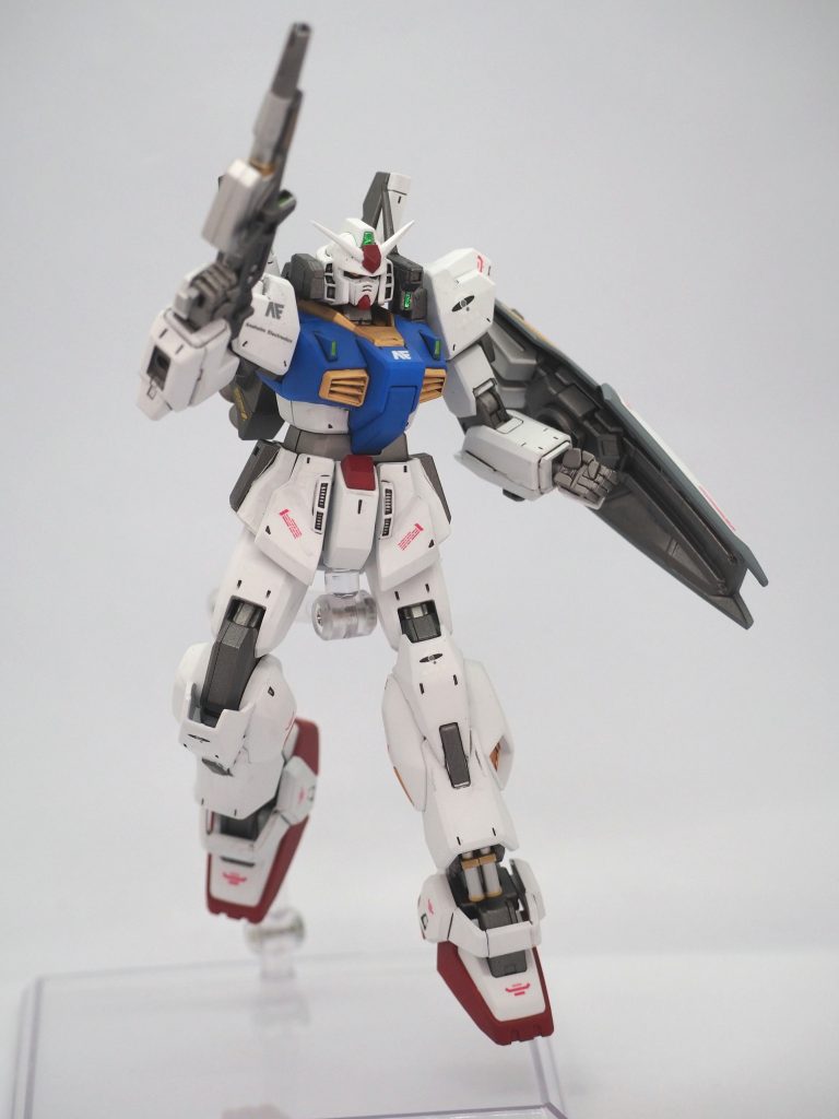 カラーは白部分=クールホワイト　関節、武装等=スターブライトアイアン　　　　赤部分=サザビーレッド＆あずき色、　　　　　　　ブラック少々です　　　　ゴールド部=スーパーリッチゴールド　　　スラスター部=レッドゴールド