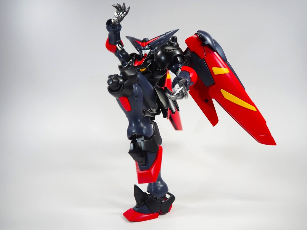 今回の一番の特徴は超強化した全身の可動四肢はMGの物を使用し、胴体周りはフレームを新しいものに丸ごと変更