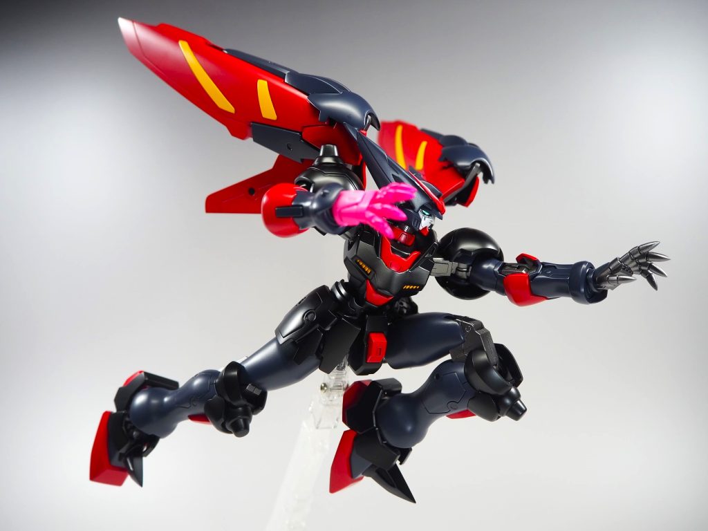 ダークネスフィンガーももちろん再現作中通りの広い可動を実現したことで、より迫力のあるポージングが可能に