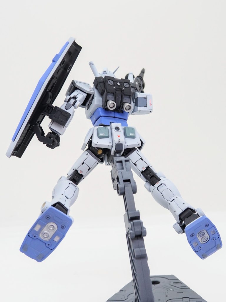 HGの時点でかなりディテールは多めでしたが、RGを意識してさらにパネルライン等を増やしています。