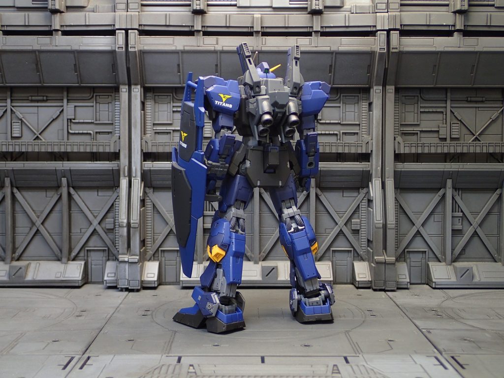 背面