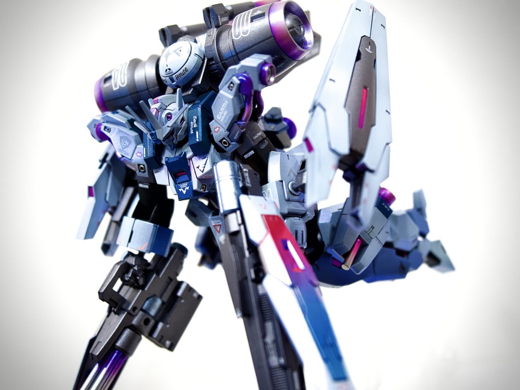 デミバーディングばかり作っていますが、まさか初投稿でデミヘッド断念とは…しかし流石はデミボディーにデミショルダー。ガンダムヘッドにも合っておりますな!合っておりますか?