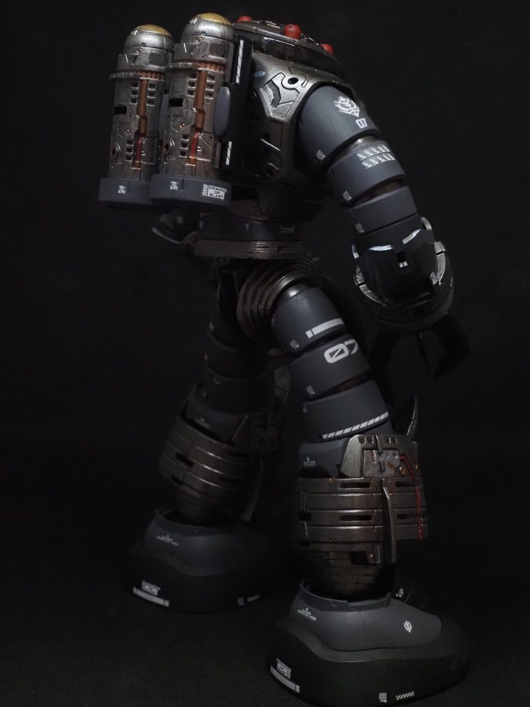 バックパックもしかり。こういう作り方もスリリングでなかなか楽しいです。