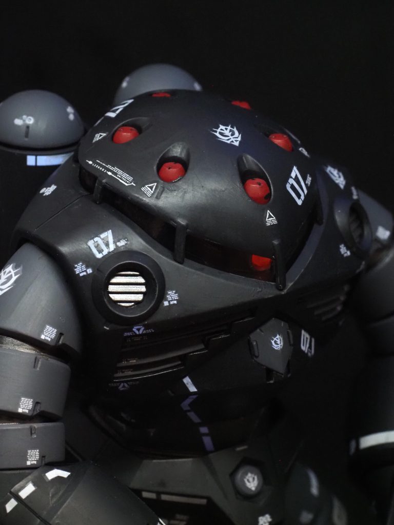 ブラックライトでモノアイがええ感じに！！😻😻