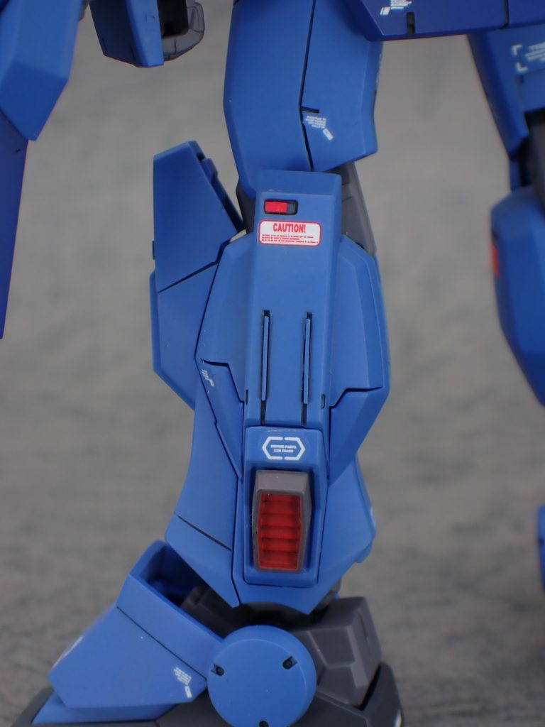 スジボリしたところにプラ棒でディテール追加