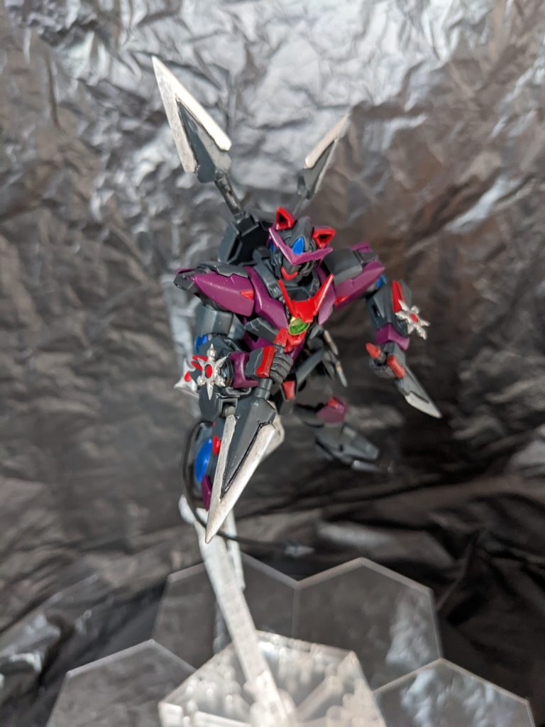 他には四肢に搭載された小型の手裏剣も投げて使える。不意打ち上等な静穏確殺な機体となっている。