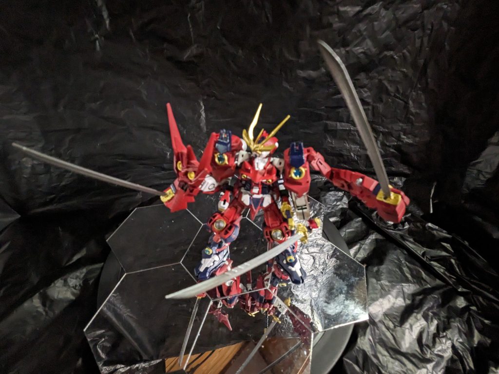 主な改修点は刀を二本増やし、装甲にもいろいろと形状を変化させている。最初から気づいていれば優勝の可能性もあったかもしれないと思ったニルスは自分の頭の良さにちょっと疑問を抱いた。