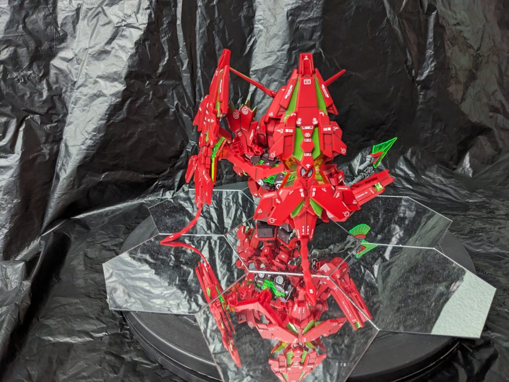 肉抜きに悩みましたが、肉抜きを埋めるとどうしても塗装の必要が出て切るので今回はそのままにしています。