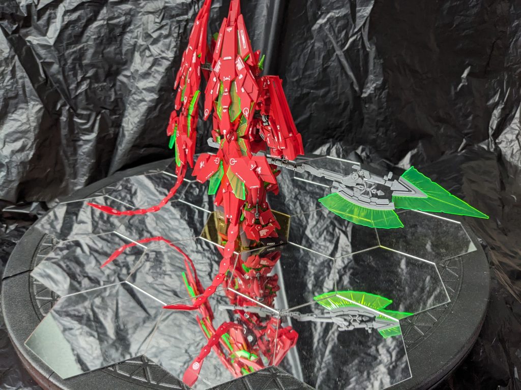 多量のデカールと部分塗装、墨入れに艶消しで仕上げています。簡単仕上げのつもりが、デカール貼りが結構大変でした。