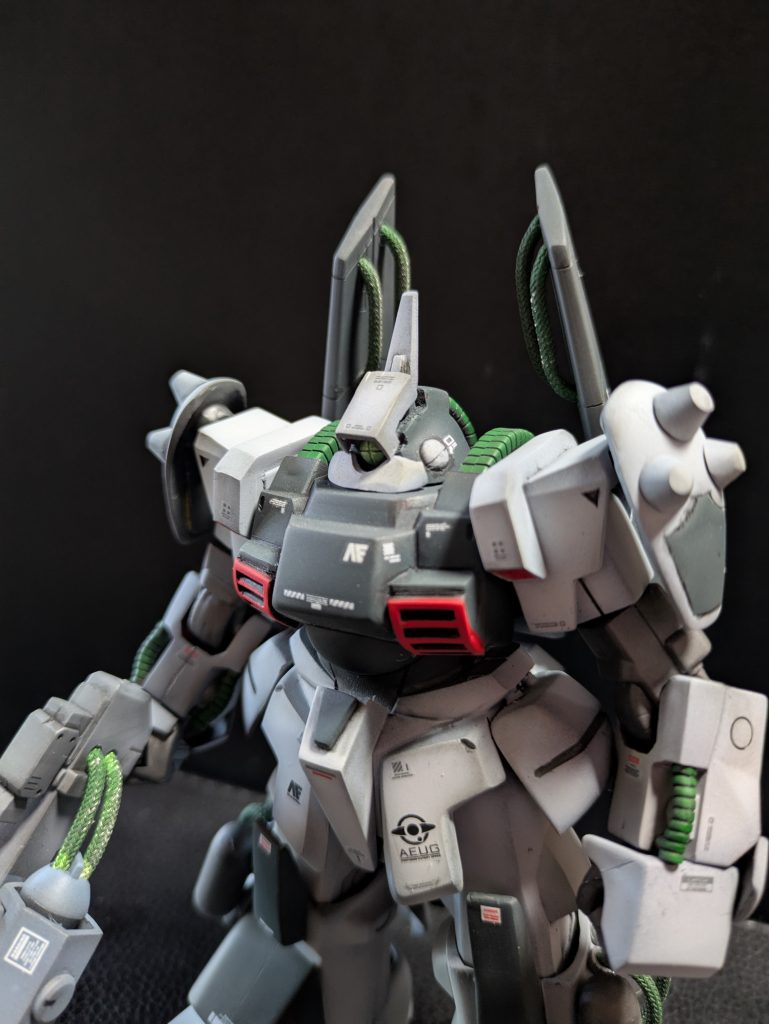 頭部、胸部、肩アーマーはプラ版箱組と余剰パーツ流用です。