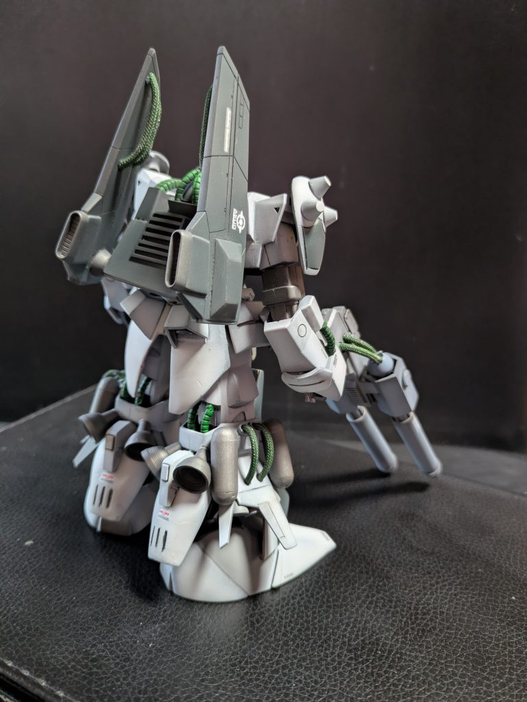 バインダー、バックパックもプラ版とジャンクパーツ流用です。資料が少なくかなりアレンジになってます。